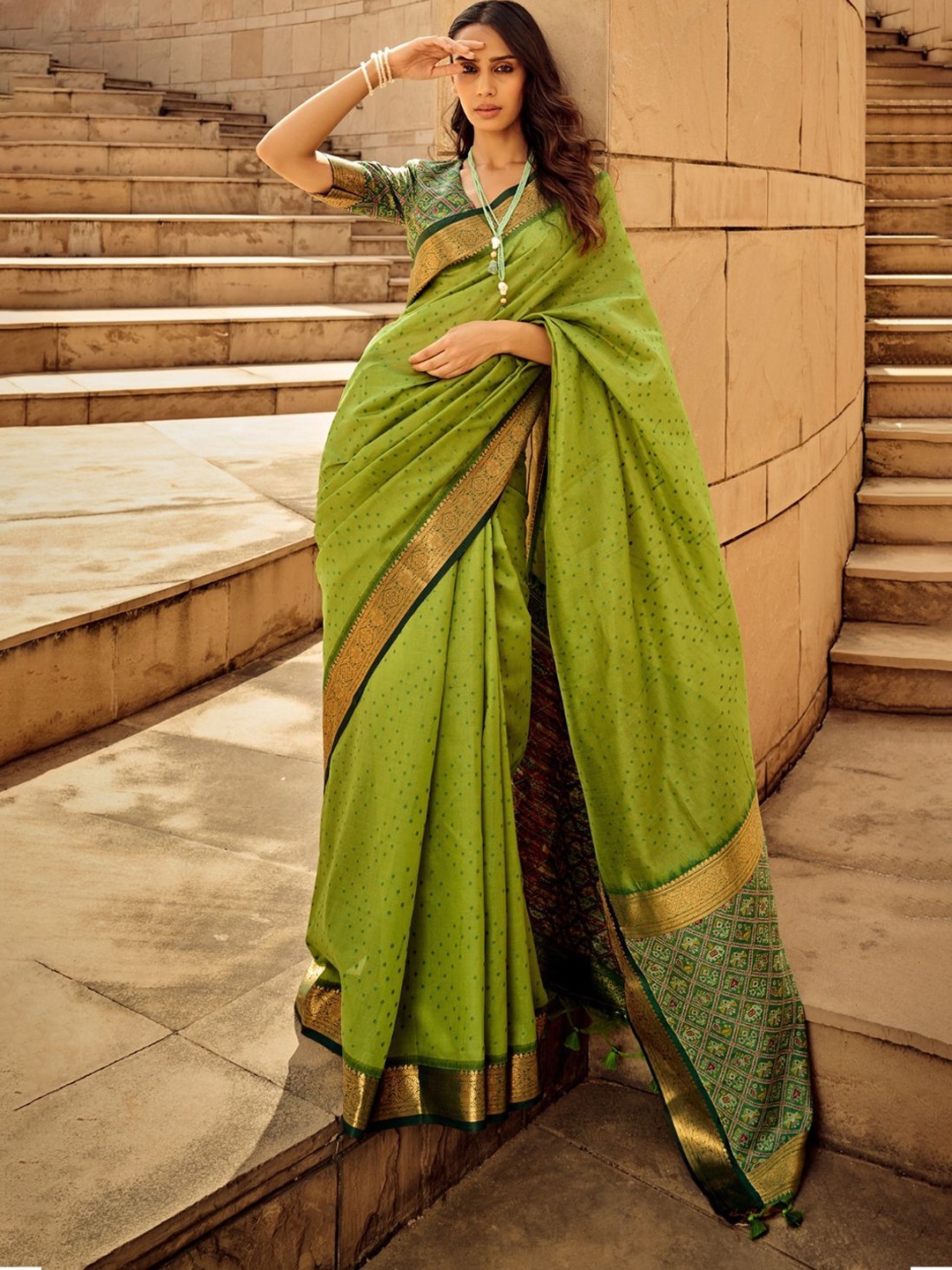 

BLENDIFY Striped Satin Saree, Green