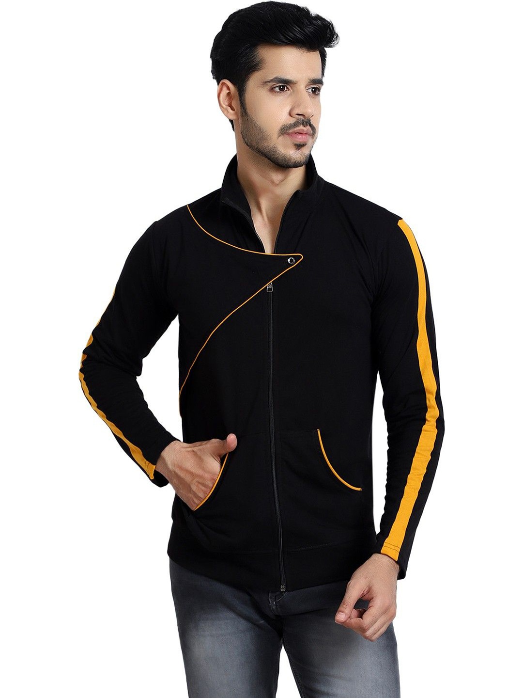

Black Collection Men Solid Slim Fit T-shirt