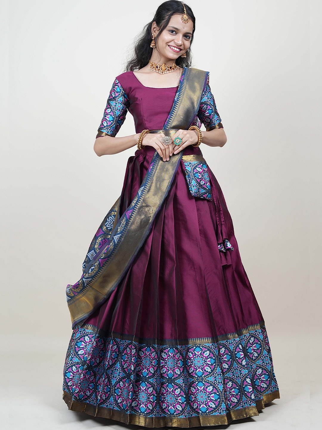 

DIVASTRI Square Neck Silk Semi-Stitched Lehenga & Unstitched Blouse With Dupatta, Purple