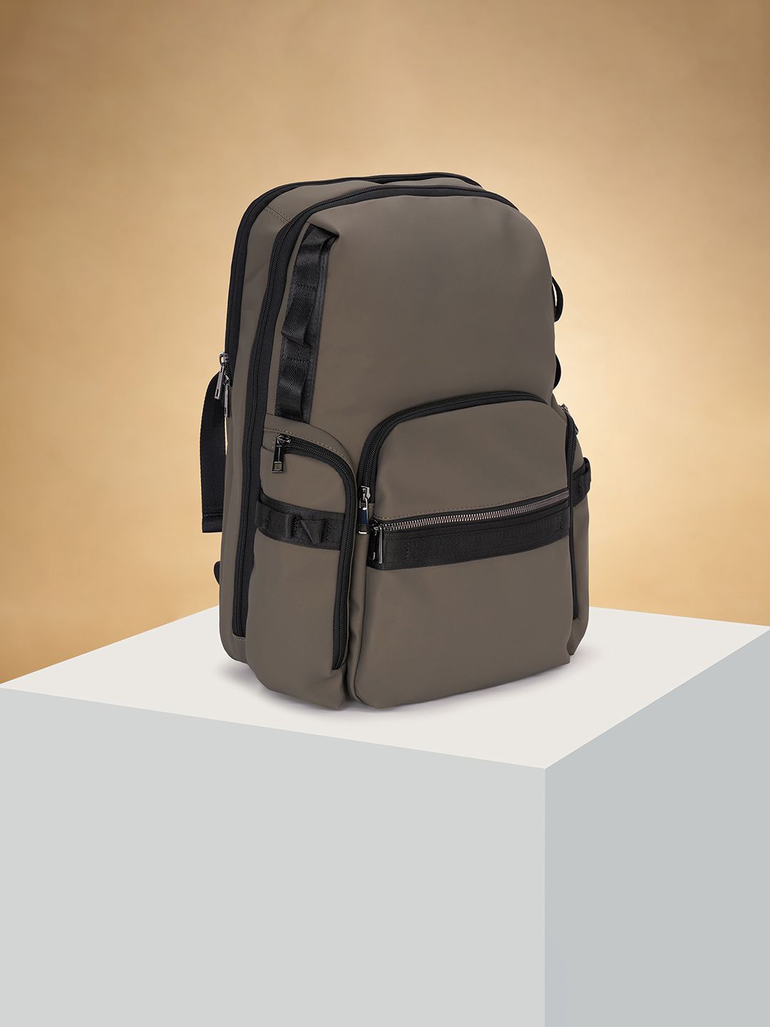

Ajile by Pantaloons Men Colourblocked Backpack, Olive