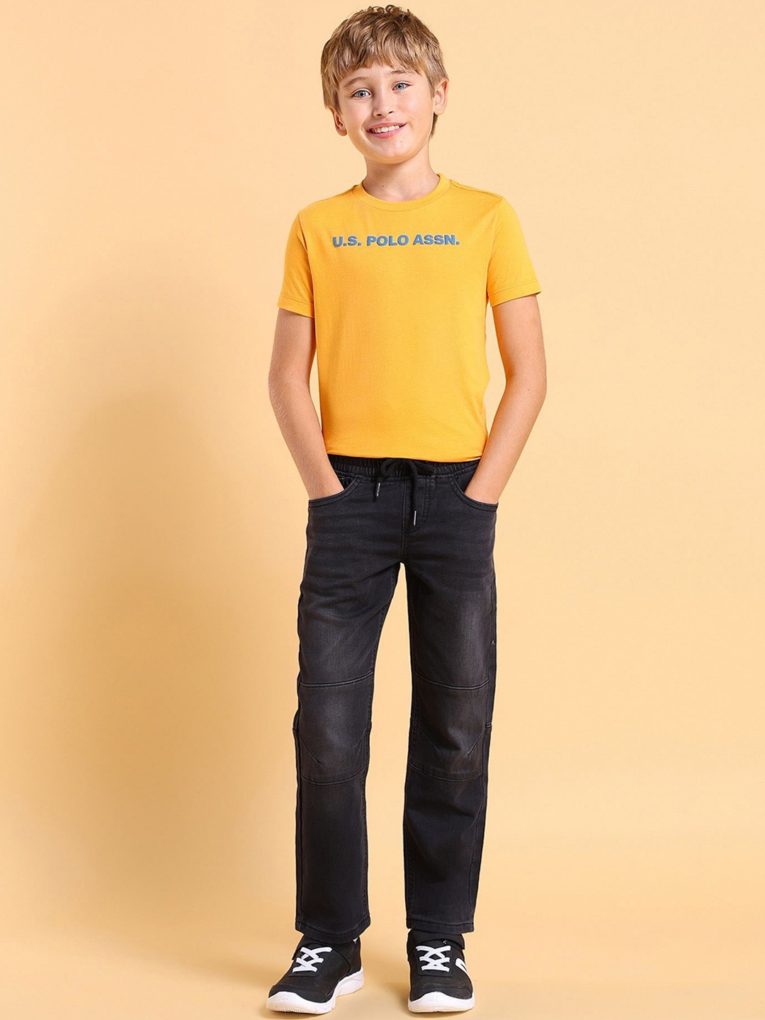 

U.S. Polo Assn. Kids Boys Classic Mid-Rise Light Fade Cotton Jeans, Black