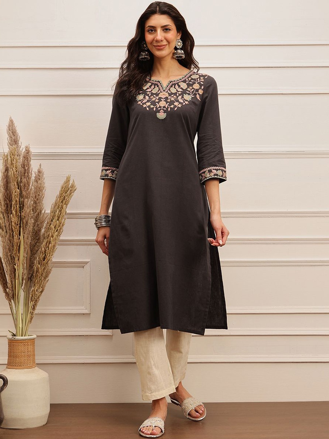 

BARARA ETHNIC Floral Embroidered Notch Neck Straight Kurta, Grey