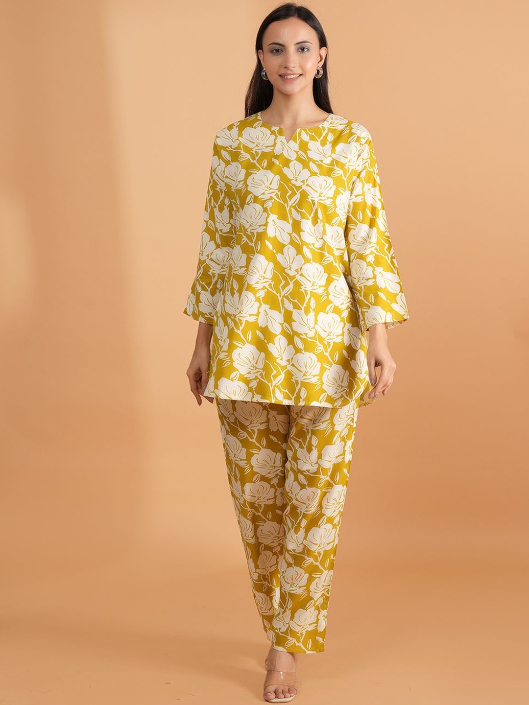 

BAESD Floral Printed Notch Neck Straight Kurta With Trousers, Yellow