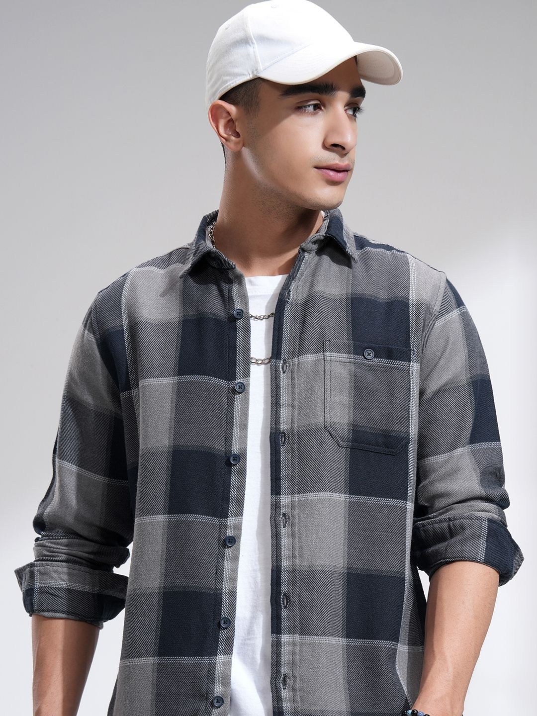 

HIGHLANDER Men Dobby Textured Striped Casual Shirt, Navy blue