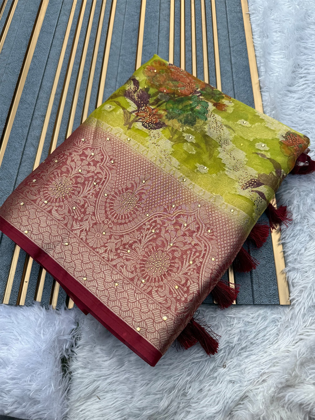 

DIVASTRI Floral Organza Embellished Banarasi Saree, Green