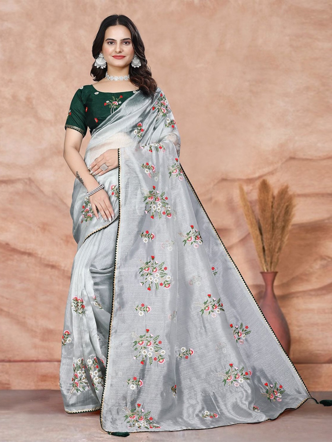 

DHRUTI CREATION Floral Embroidered Organza Heavy Work Saree, Green