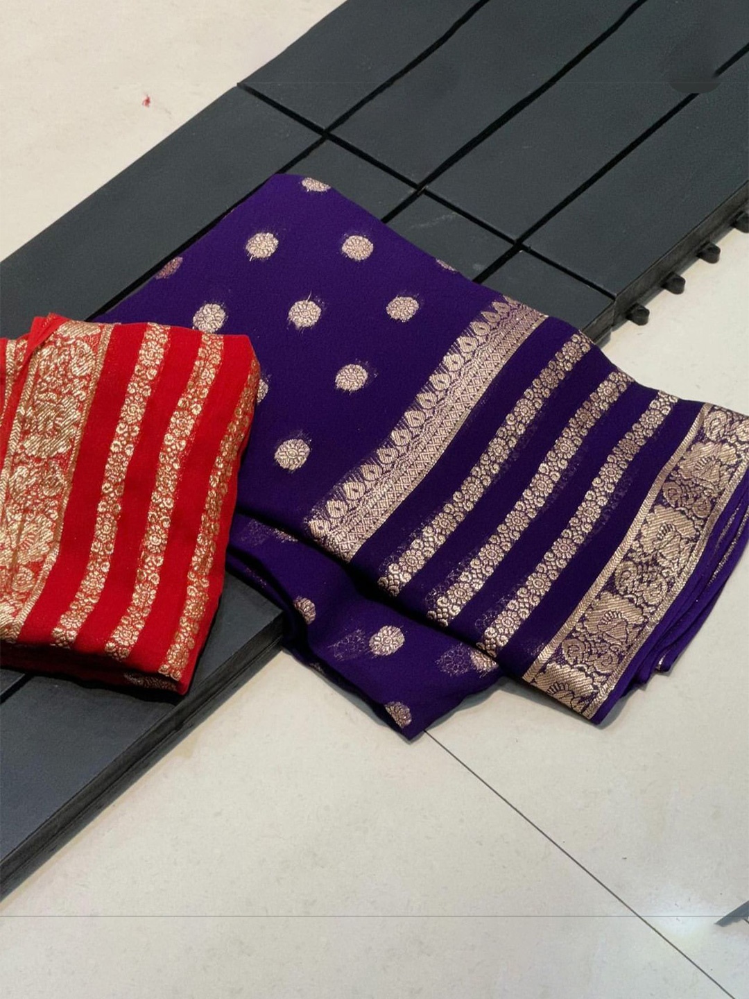 

PAYAL CREATION Woven Design Zari Pure Georgette Maheshwari Saree, Purple