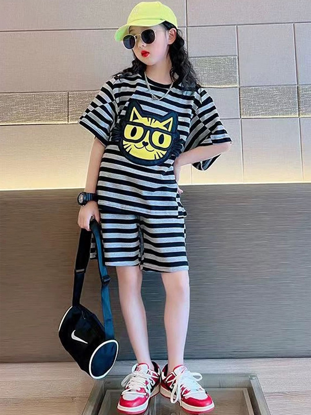

LULU & SKY Girls Striped Round Neck T-Shirt With Shorts, Black