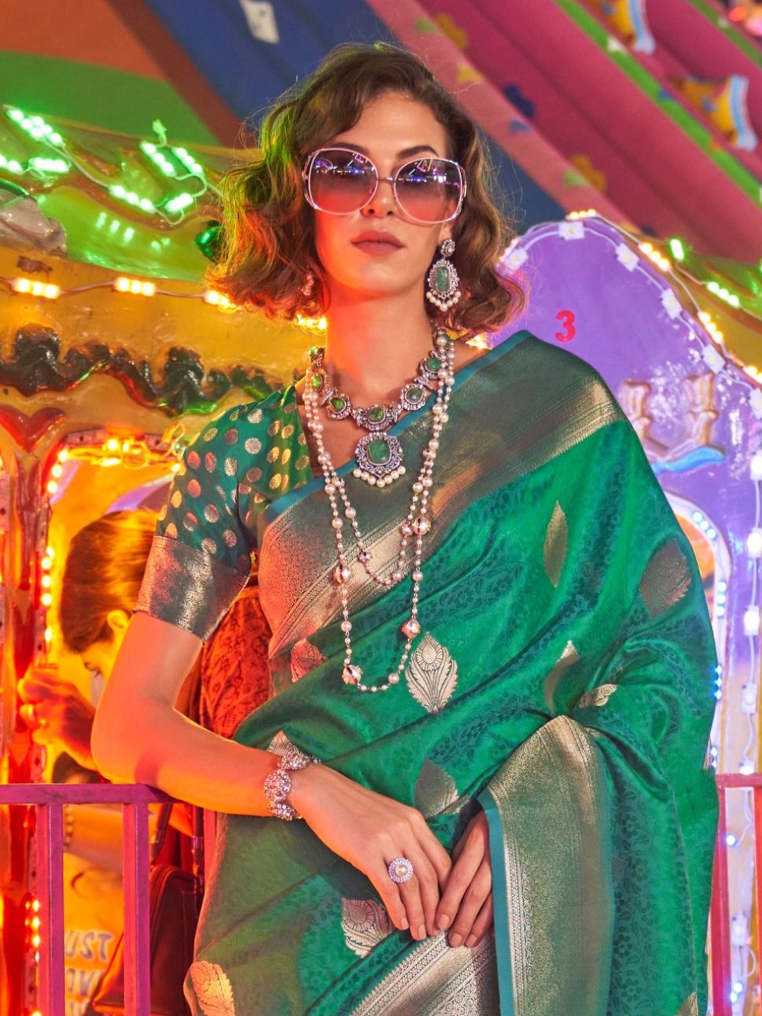 

BLENDIFY Woven Design Ethnic Motifs Zari Banarasi Saree, Green
