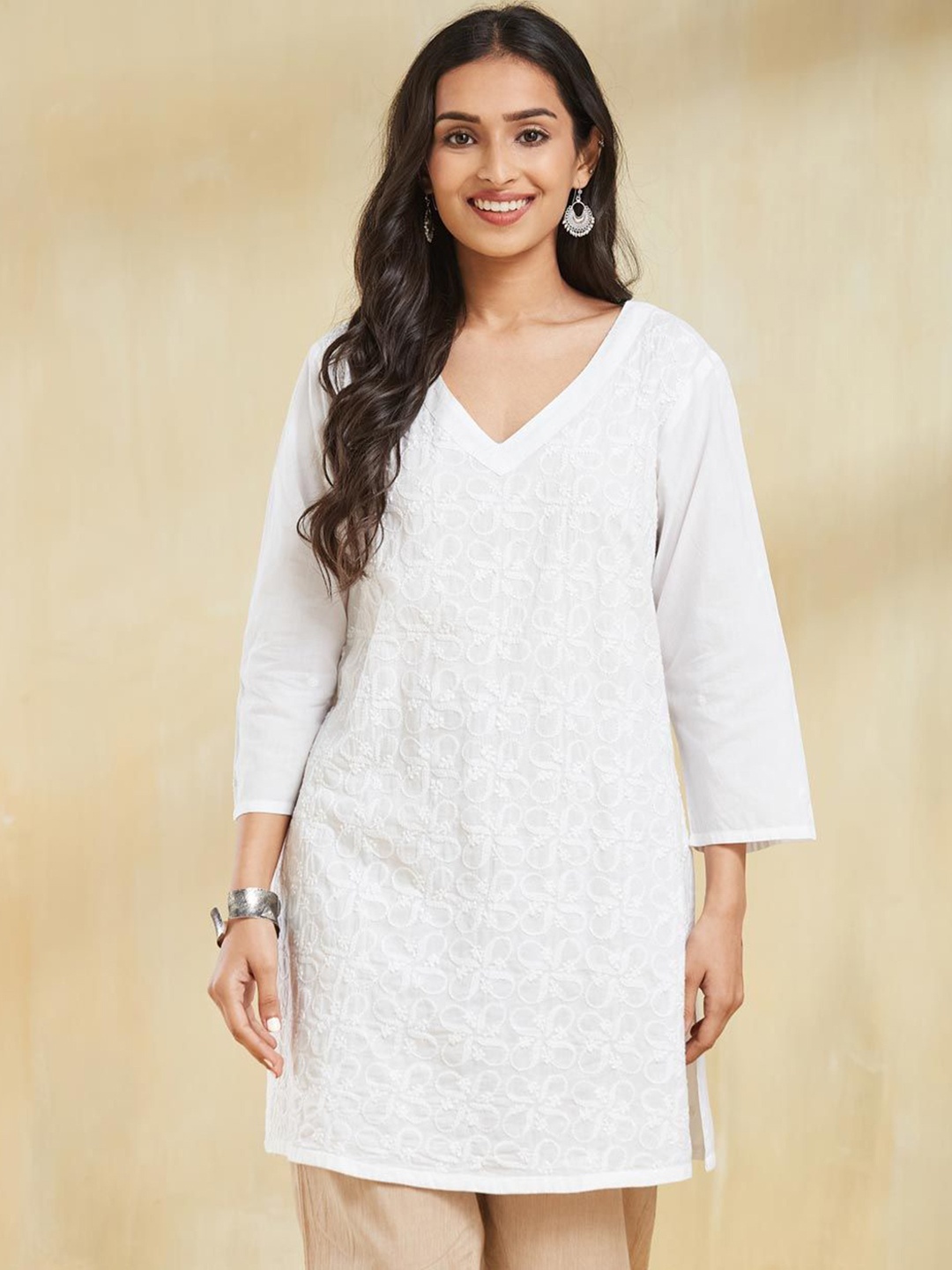 

Fabindia Floral Embroidered Chikankari V-Neck Pure Cotton Straight Kurta, White