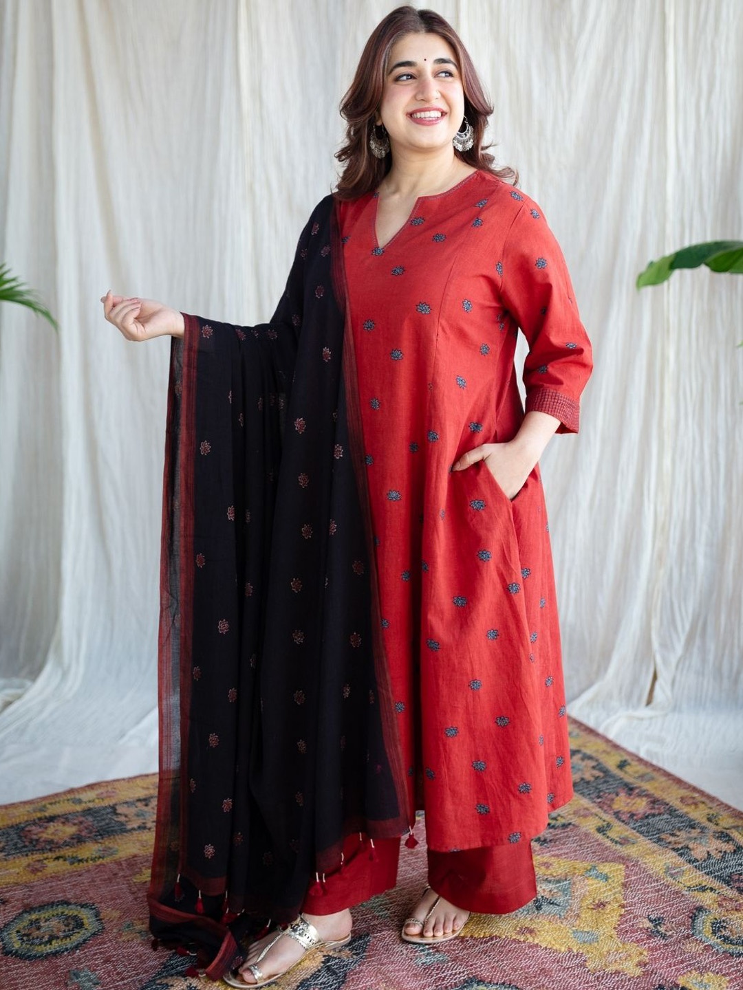 

THE INDIAN ETHNIC CO Red Ajrakh Cotton Embroidered Kurta