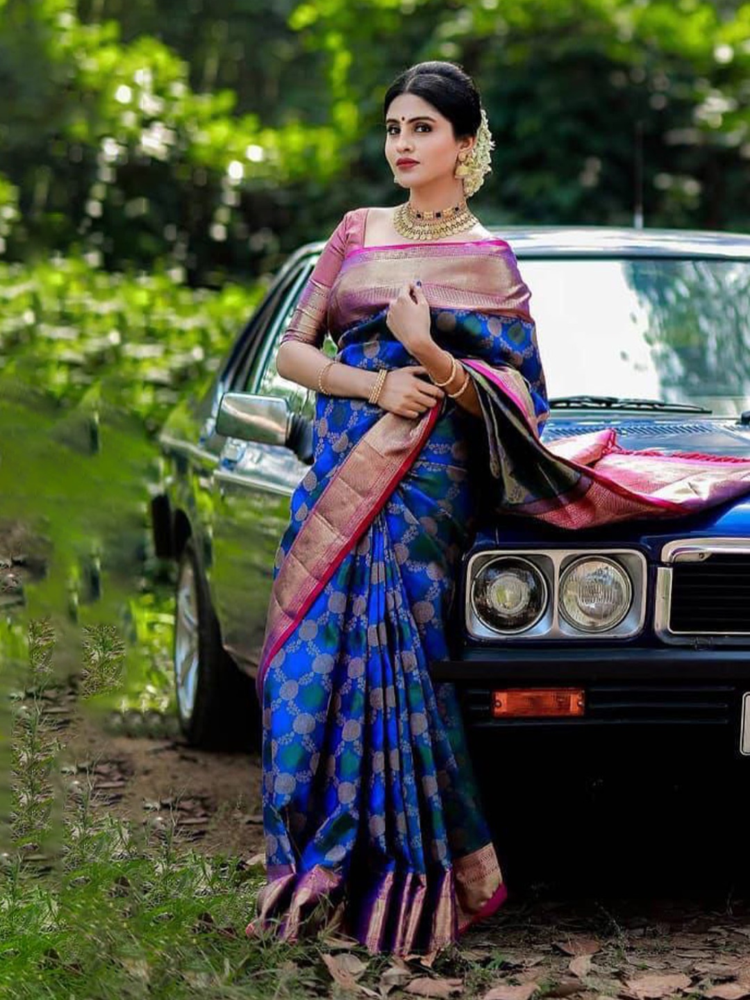 

APNISHA Woven Design Zari Pure Silk Banarasi Saree, Blue