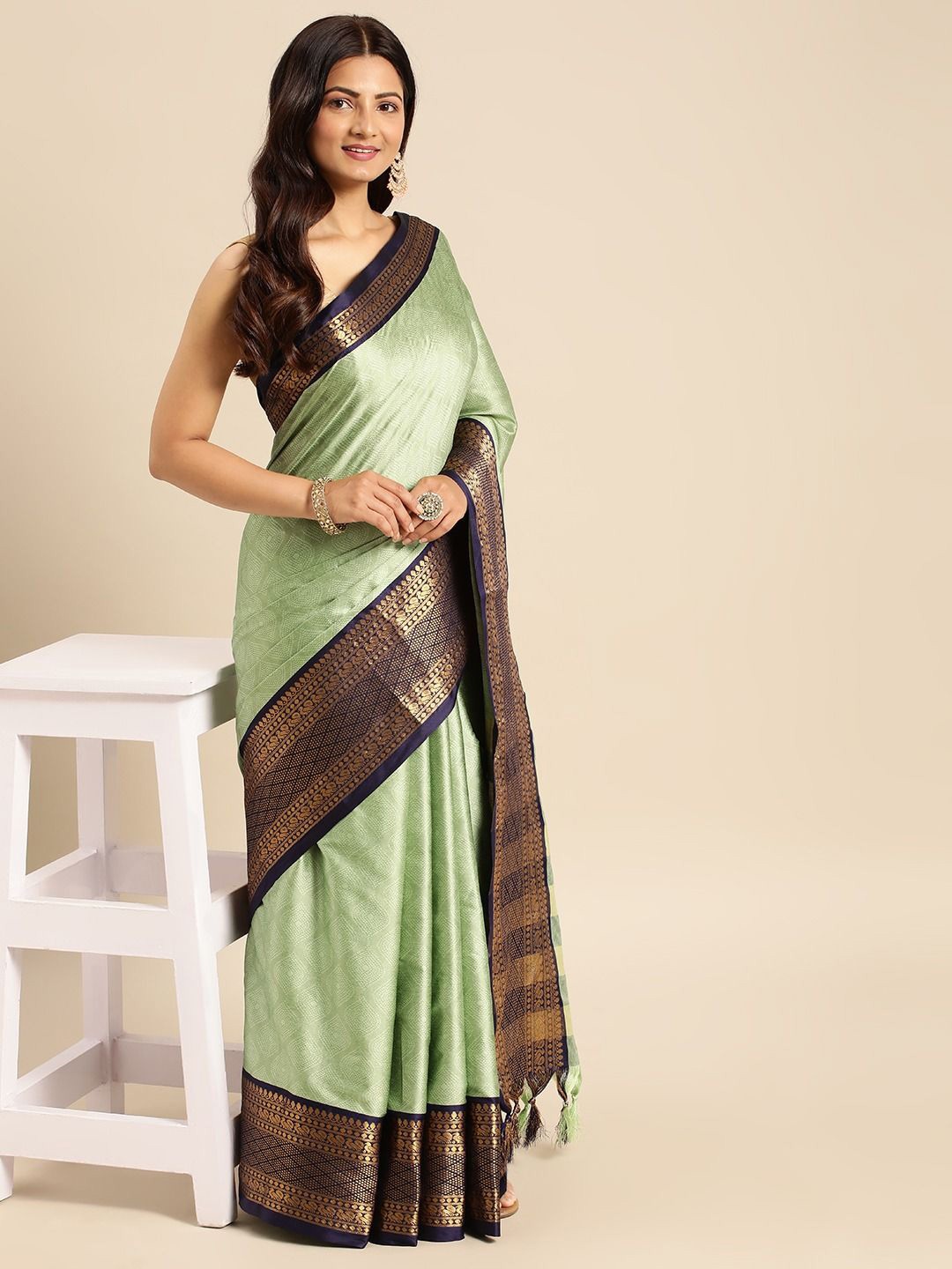 

DIVASTRI Woven Design Zari Banarasi Saree, Green