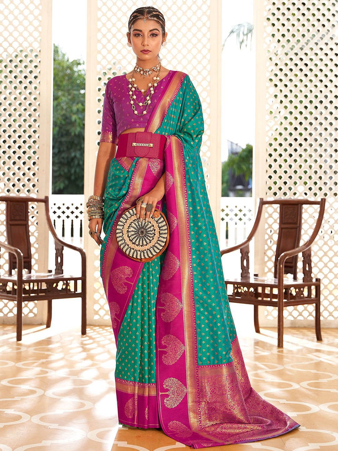 

DEVATITHI Woven Design Zari Green Soft Banarasi Paithani Saree