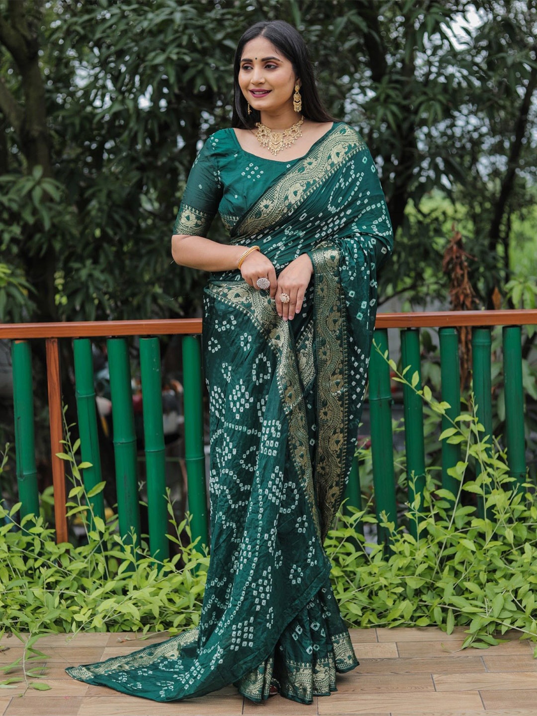

DIVASTRI Printed Woven Design Bandhani Saree, Green