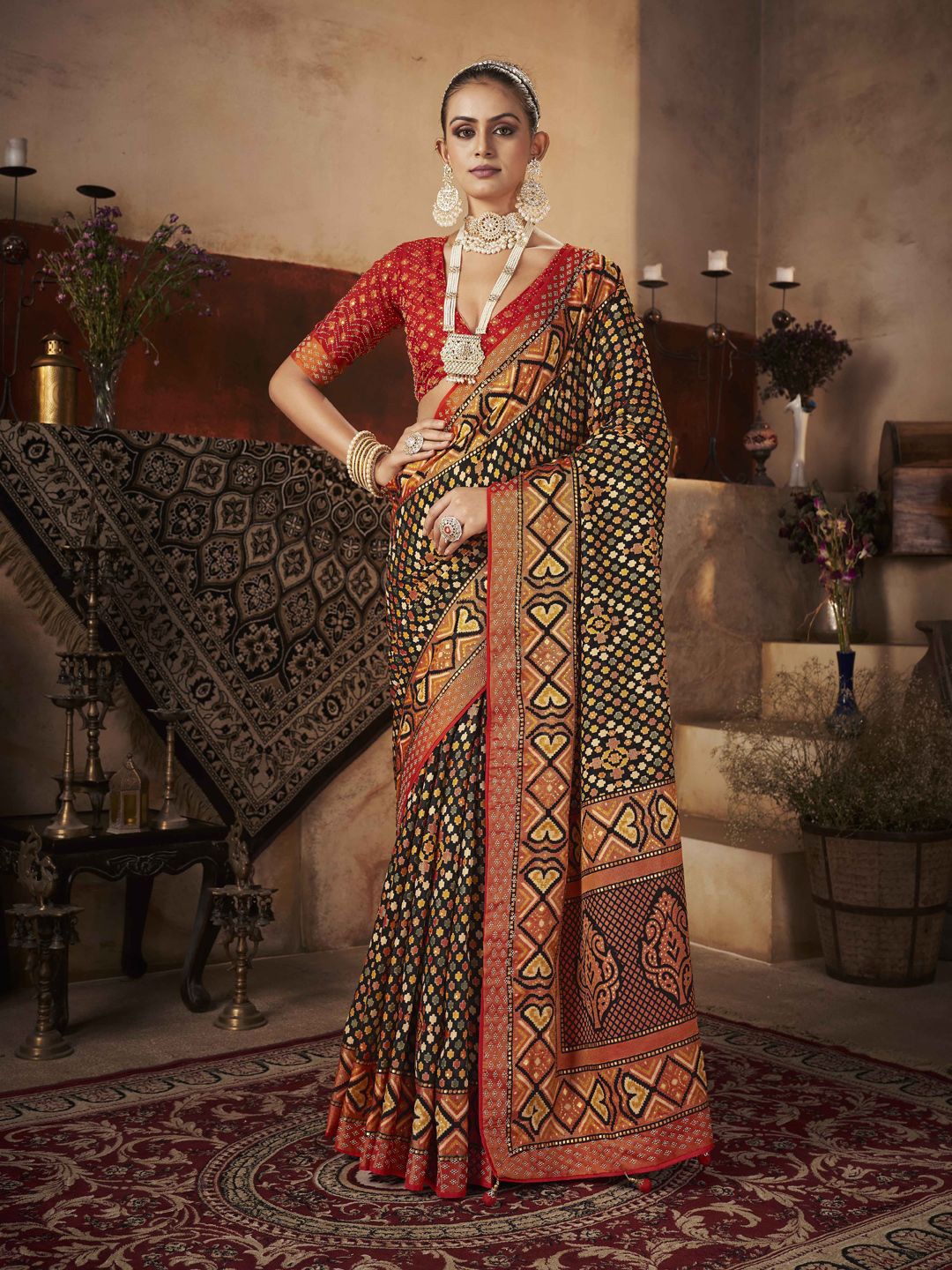 

Meena Bazaar Geometric Printed Zari Saree, Black