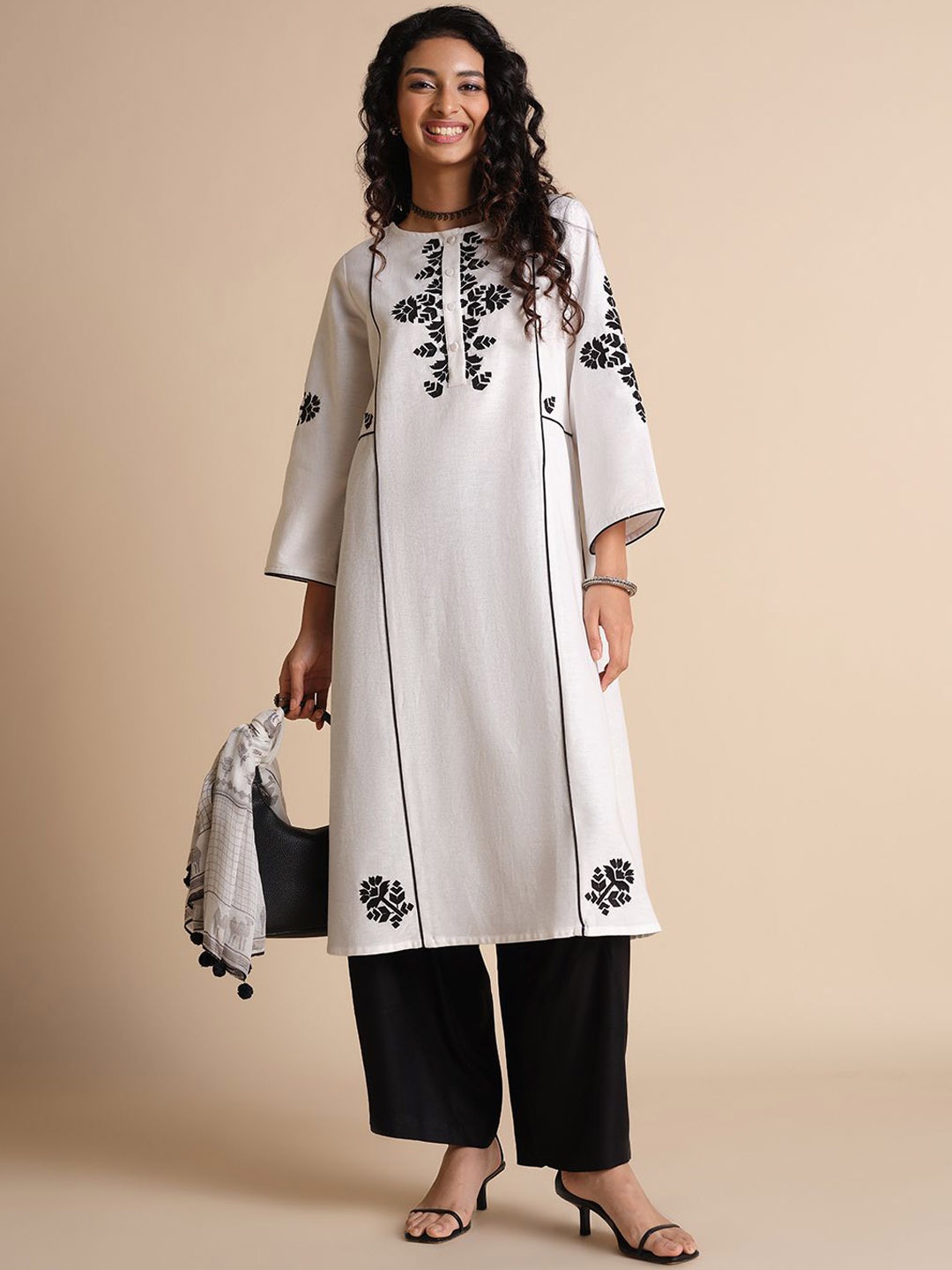 

Global Desi Geometric Printed Round Neck Thread Work Straight Kurta, White