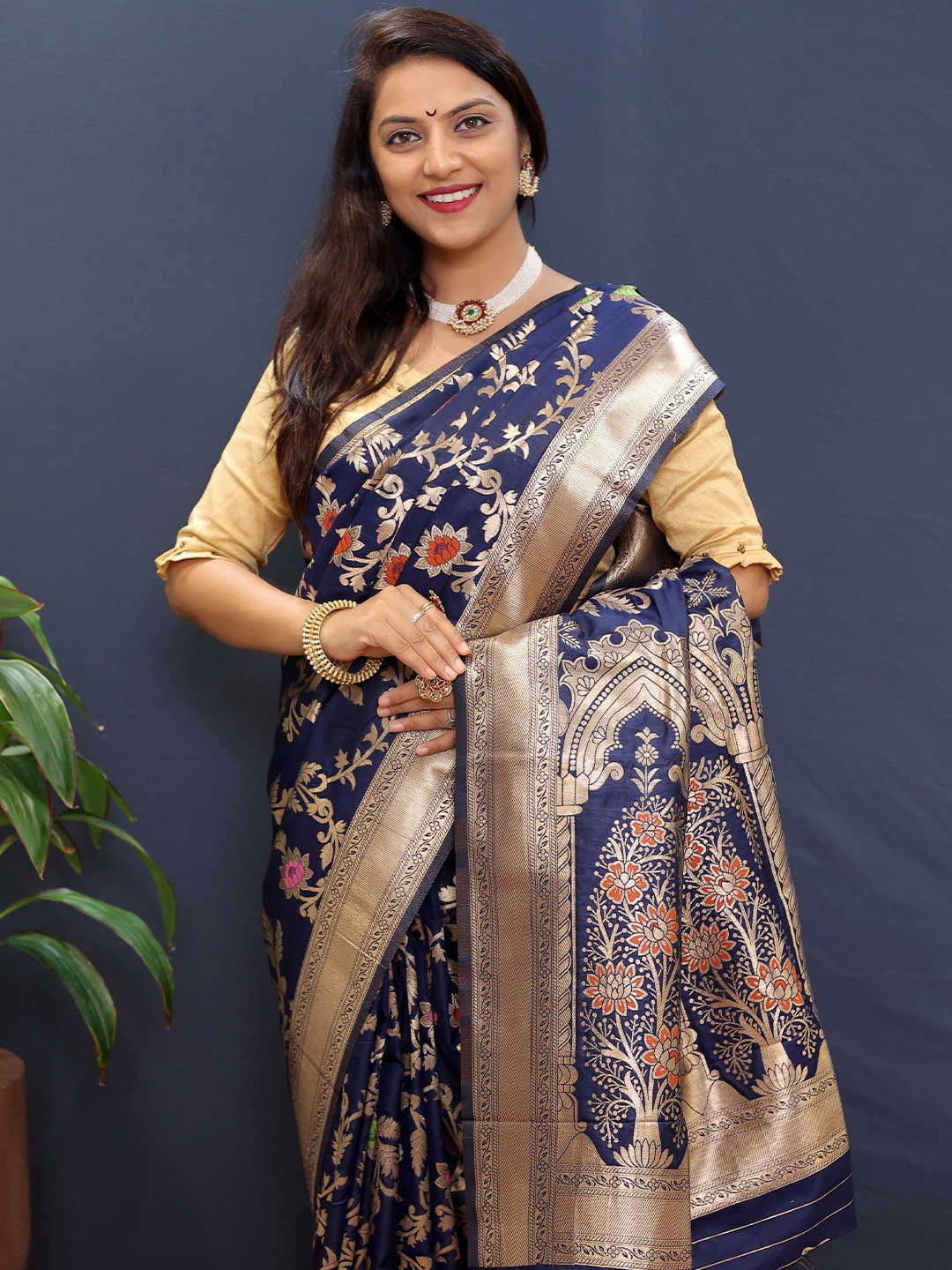 

Kandora Woven Design Zari Pure Silk Banarasi Saree, Navy blue