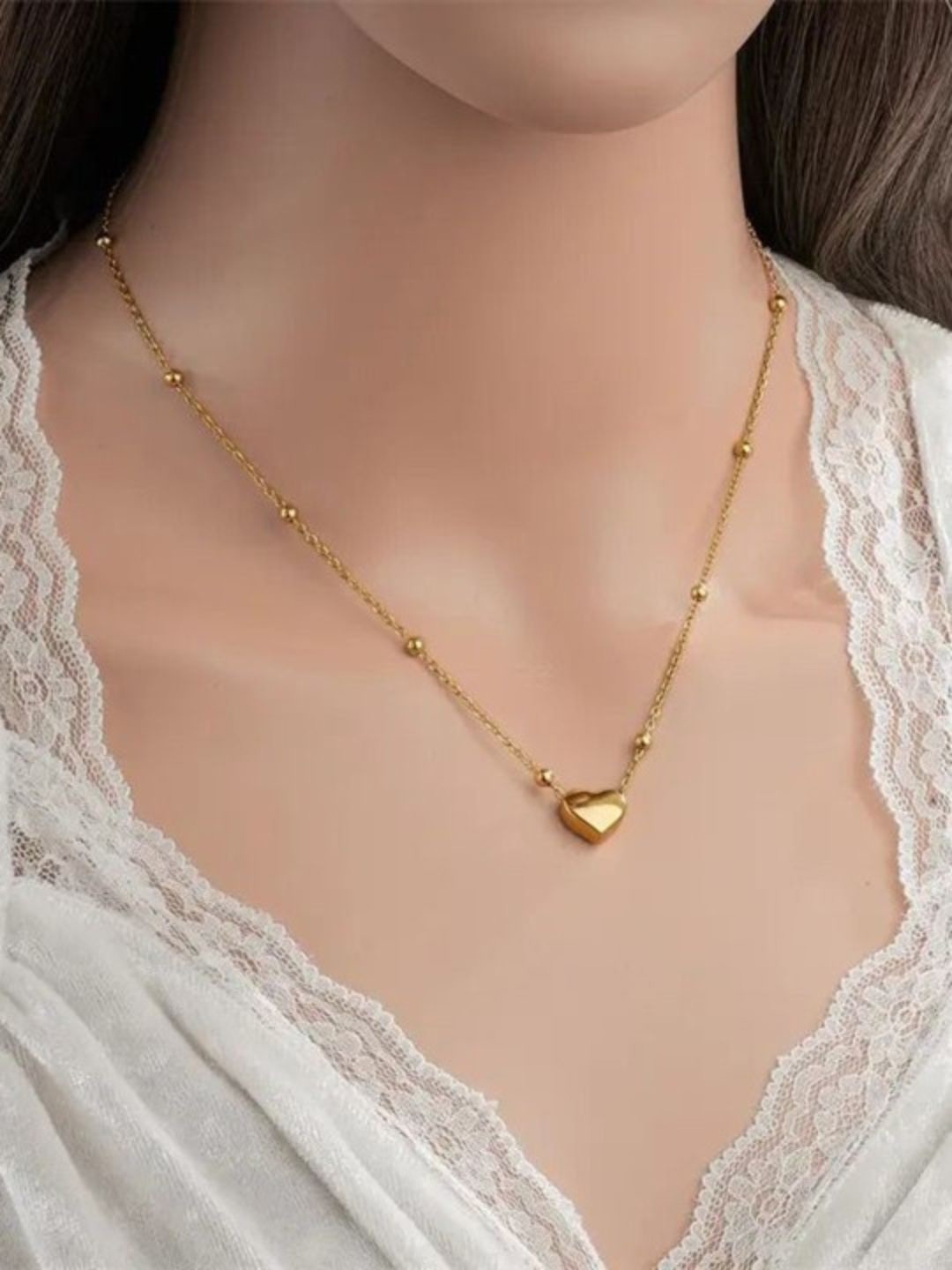 

DressBerry Gold-Plated Heart Shaped Necklace