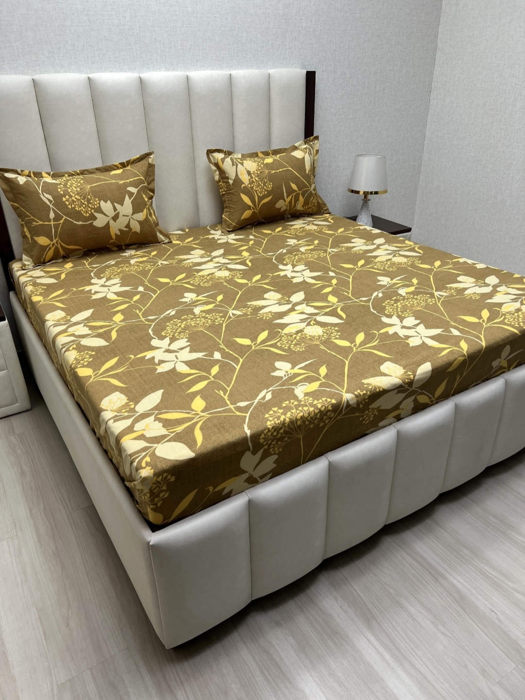 

Pure Decor Velar Fur Sib Brown And White Printed 230TC King Bedsheet Set-2.74 m x 2.74 m