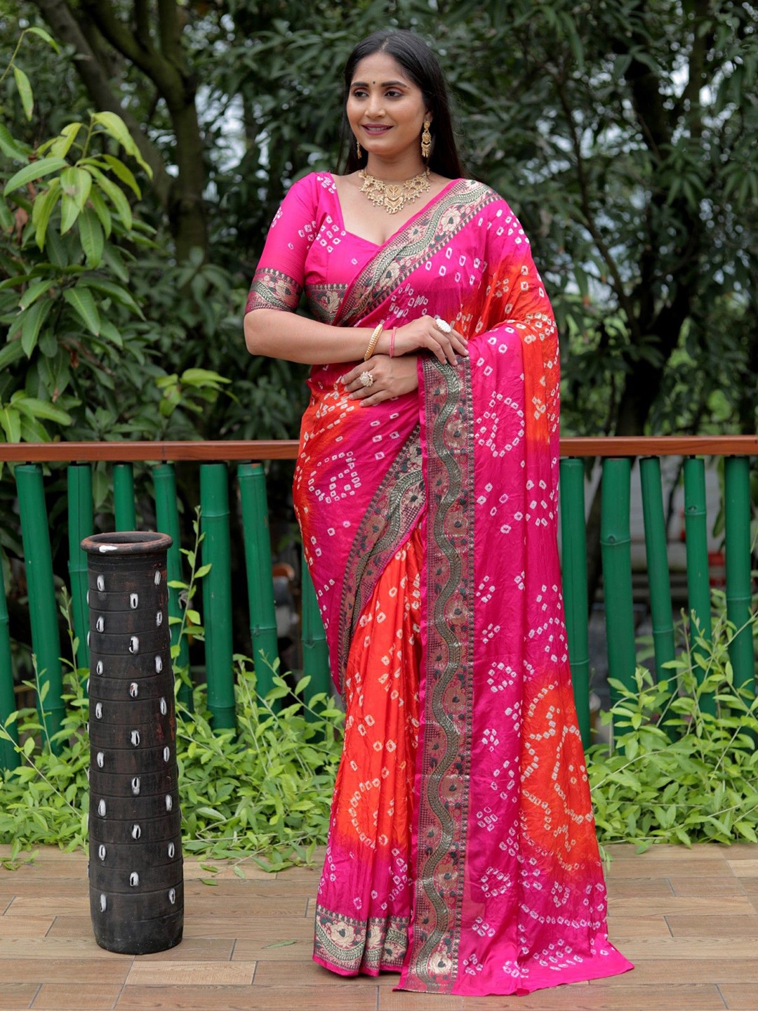 

DIVASTRI Bandhani Printed Zari Designer Bandhani Saree, Pink