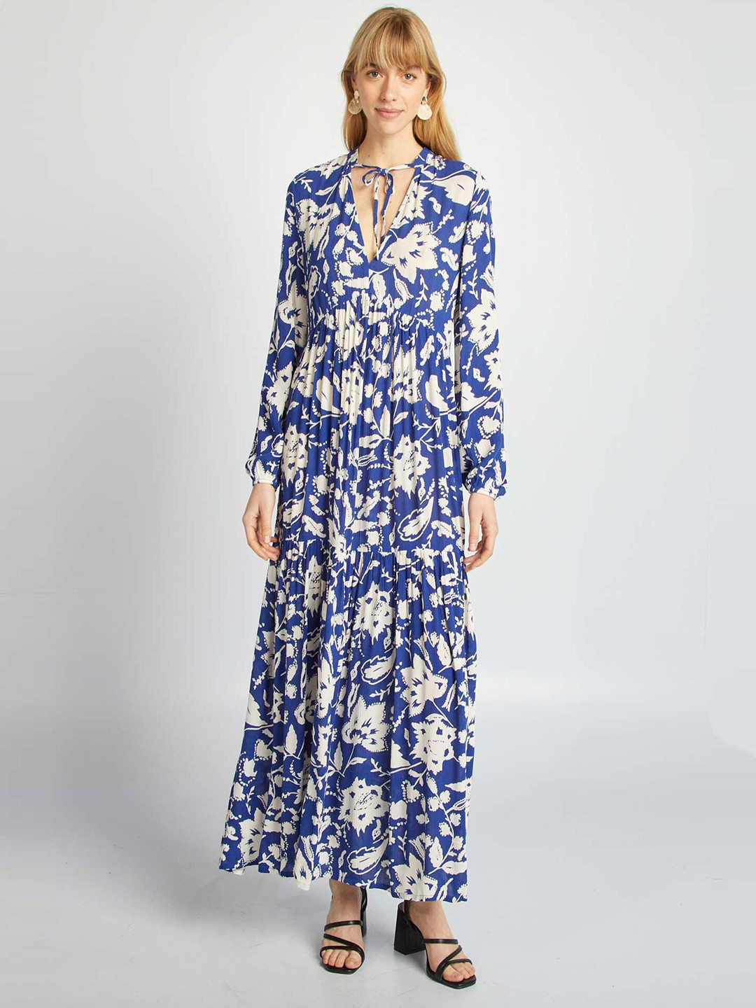 

KIABI Women Floral Print Tie-Up Neck Puff Sleeves Fit & Flare Maxi Dress, Blue