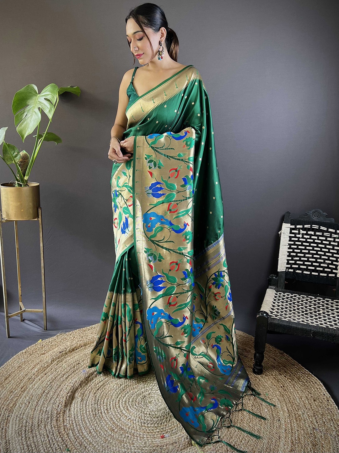 

DIVASTRI Woven Design Zari Paithani Saree, Green