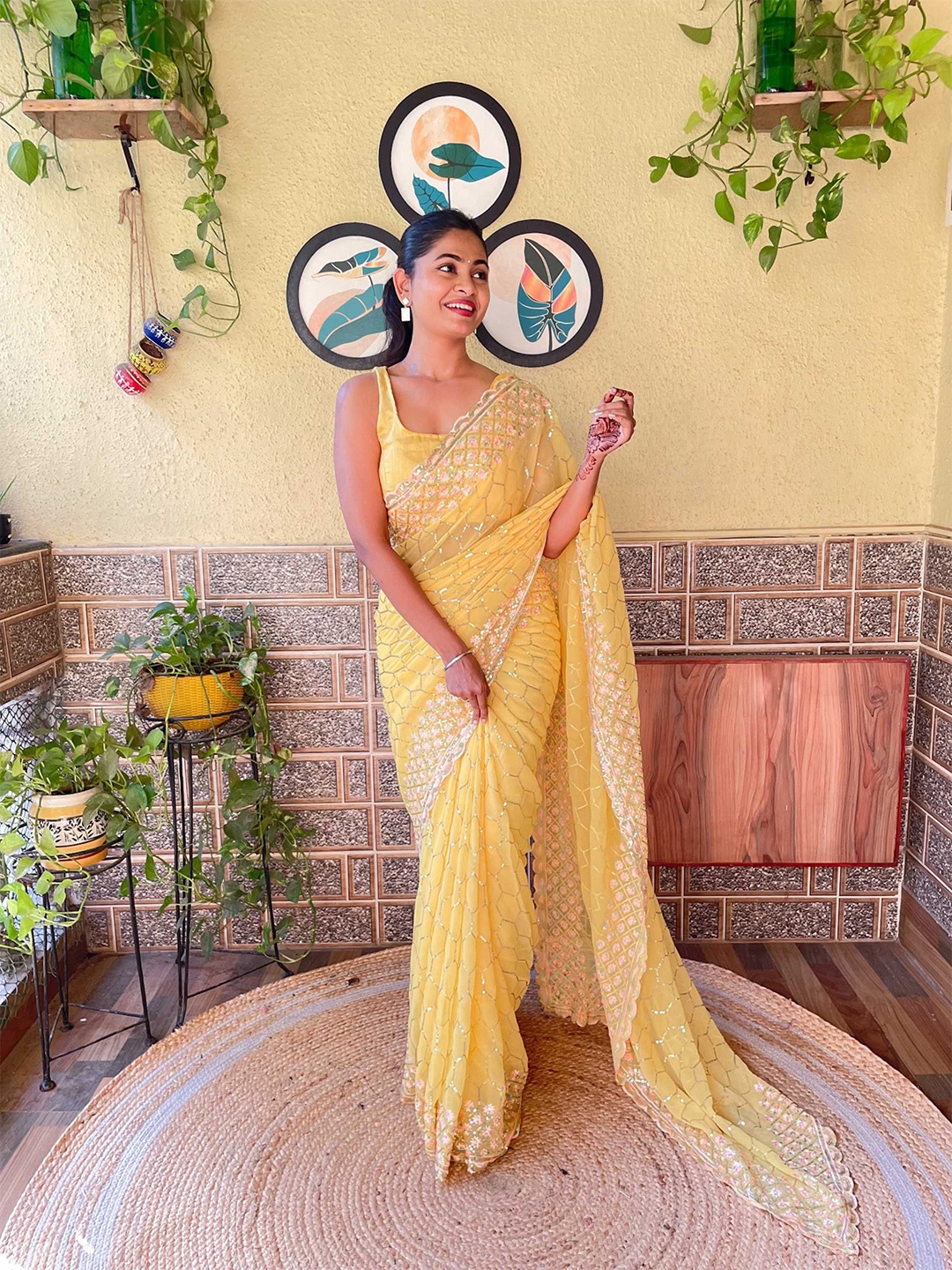 

DIVASTRI Embellished Sequinned Saree With Blouse Piece, Yellow