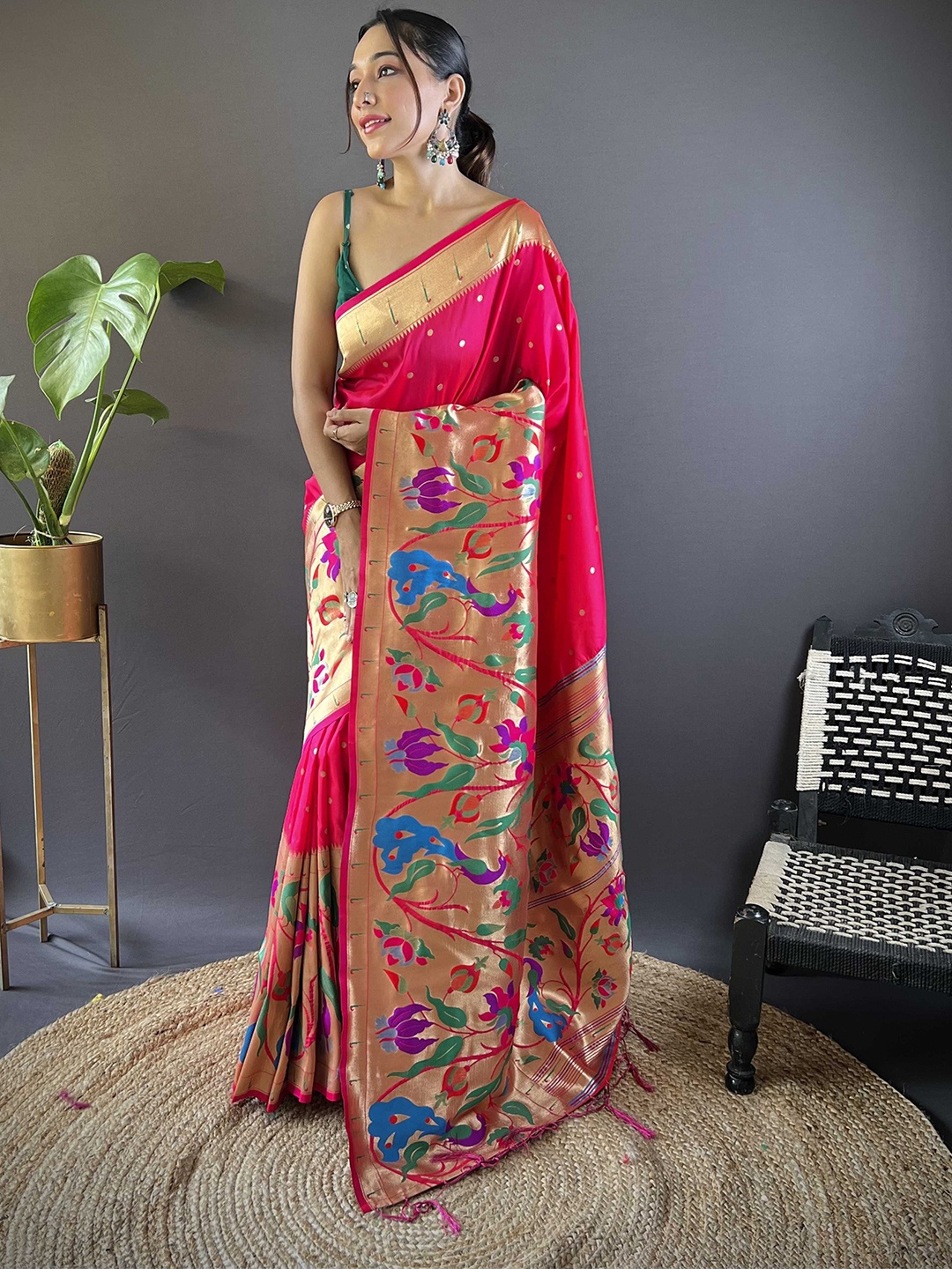 

DIVASTRI Women Woven Design Zari Paithani Saree, Red