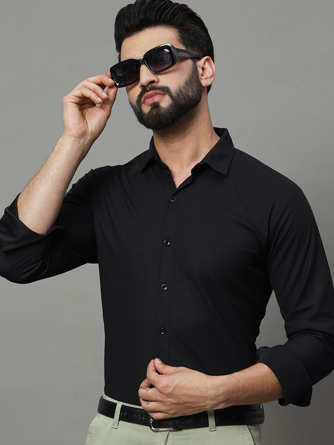 

RENUOVO Men Slim Fit Spread Collar Solid Cotton Formal Shirt, Black