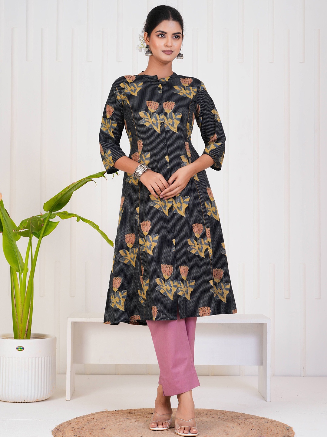 

GATIM Floral Printed Cotton Kurta, Black