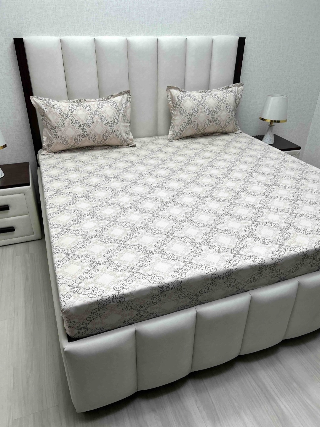 

Pure Decor Velar Fur Sib White Printed 250 TC Cotton King Bedsheet Set 2.74 m x 2.74 m