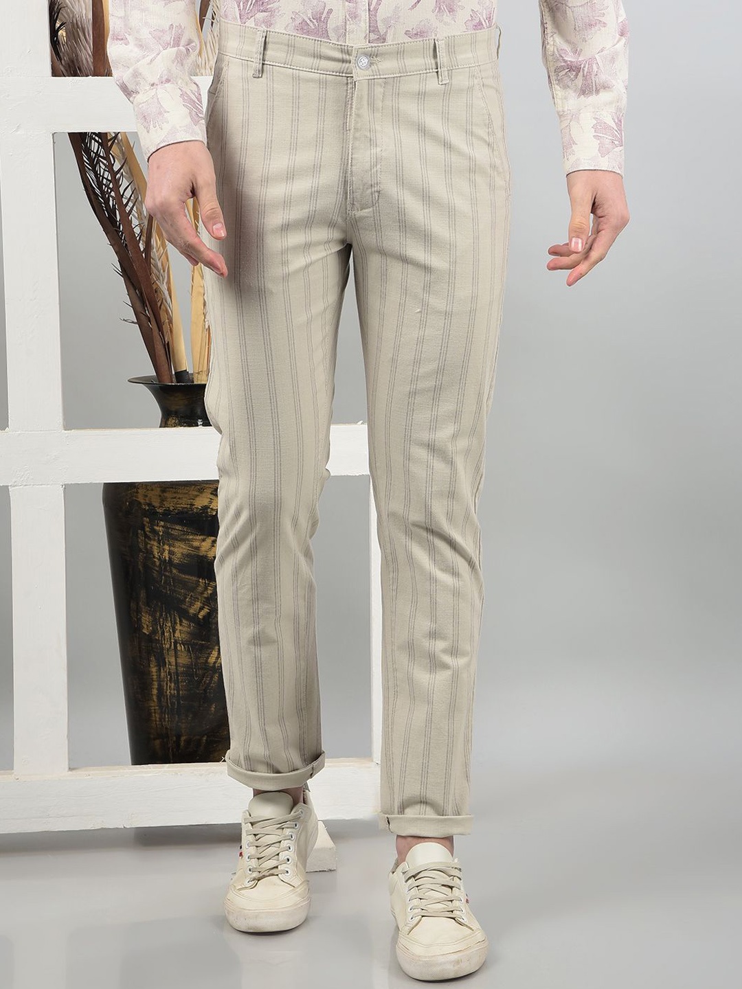 

Crimsoune Club Men Printed Smart Slim Fit Chinos Trousers, Grey