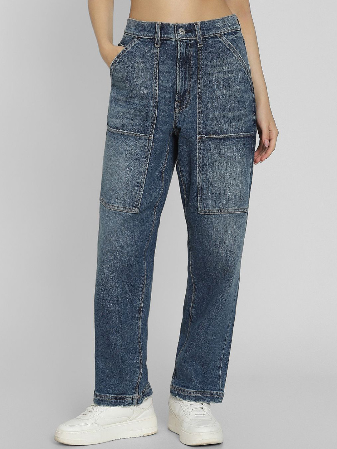 

AMERICAN EAGLE OUTFITTERS Women Slim Fit Low Distress Light Fade Jeans, Blue