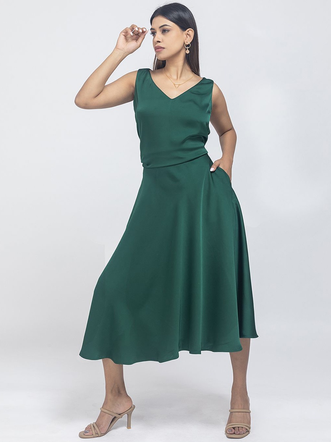 

D'Almirah Emerald Elegance V Neck Top With Skirt, Green