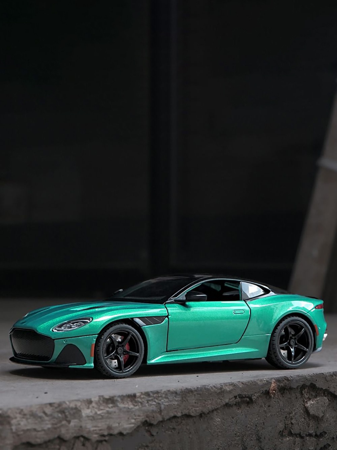 

DEUSON ECOM 1:24 Diecast Metal Car Aston Martin Toy Car For Kids, Green