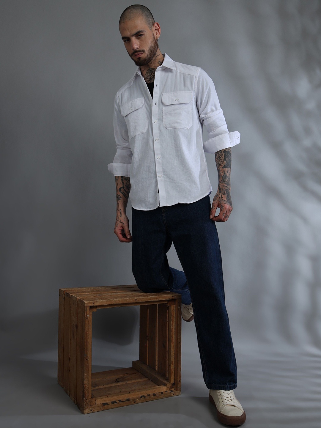 

HOUSE OF MAHNOTS Men Comfort Slim Fit Spread Collar Solid Casual Shirt, White