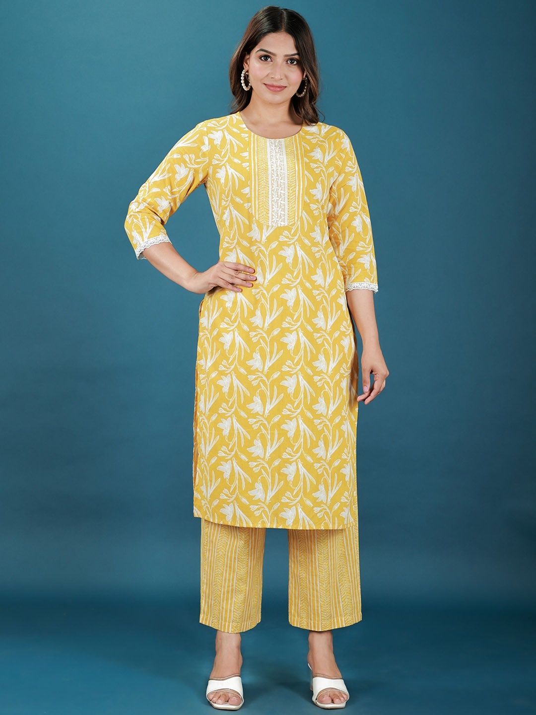 

Aramya Floral Printed Round Neck Straight Pure Cotton Kurta With Trousers, Yellow