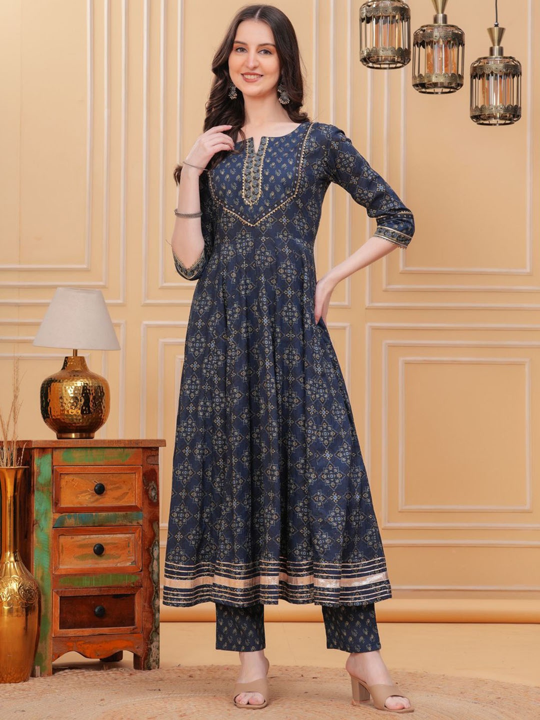 

Da Vastraagaar Floral Printed Gotta Patti Notch Neck Pure Cotton Anarkali Kurta, Blue