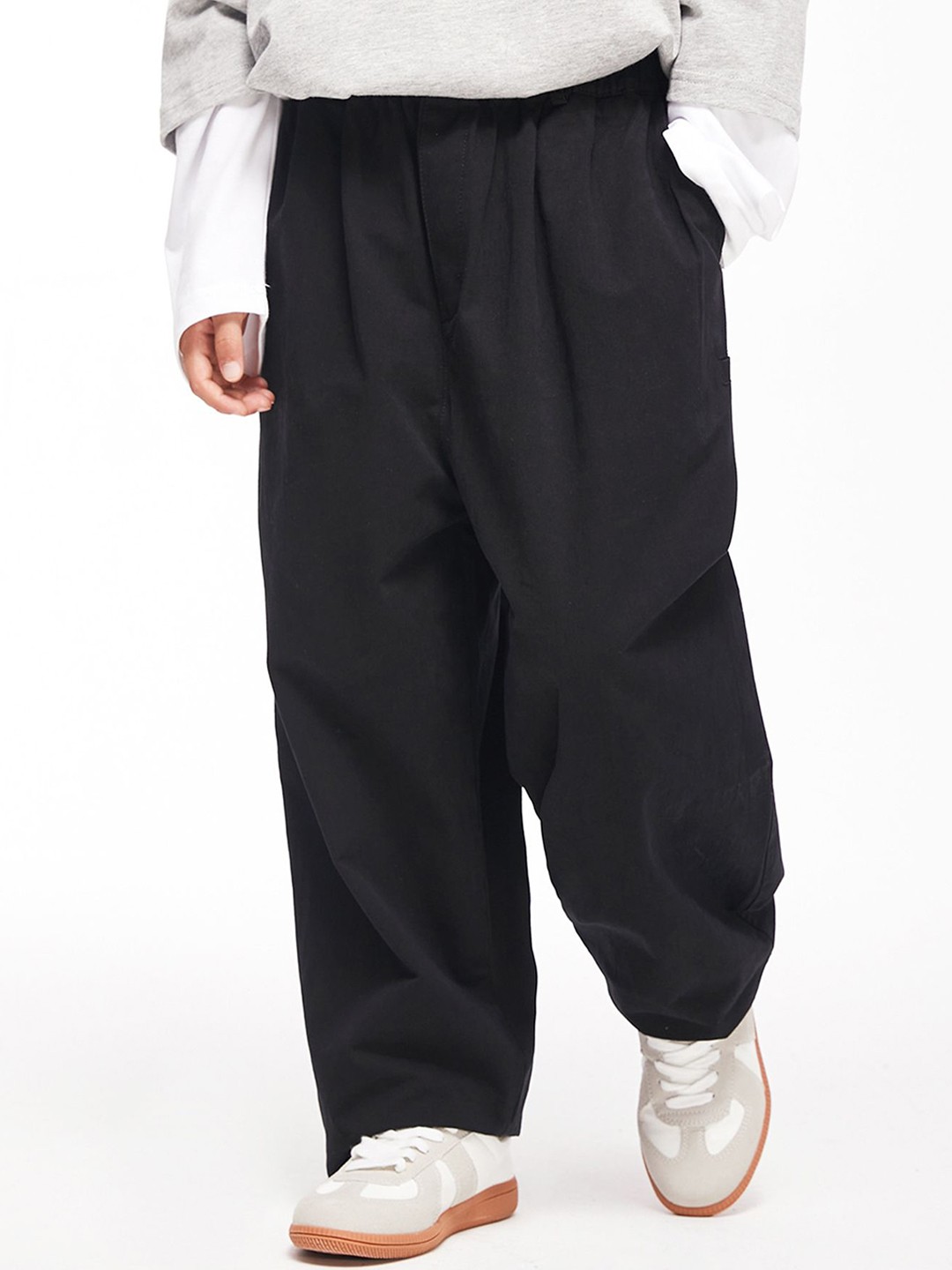 

LULU & SKY Girls Mom Fit High-Rise Pleated Trousers, Black