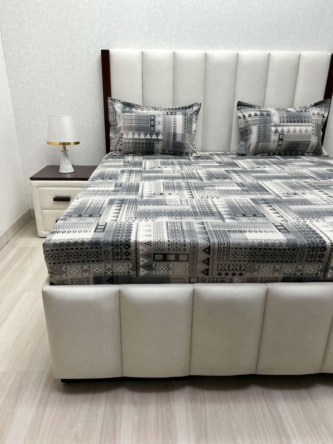 

Pure Decor Velar Fur Sib Grey Printed 380 TC Cotton King Bedsheet Set 2.74 m x 2.74 m