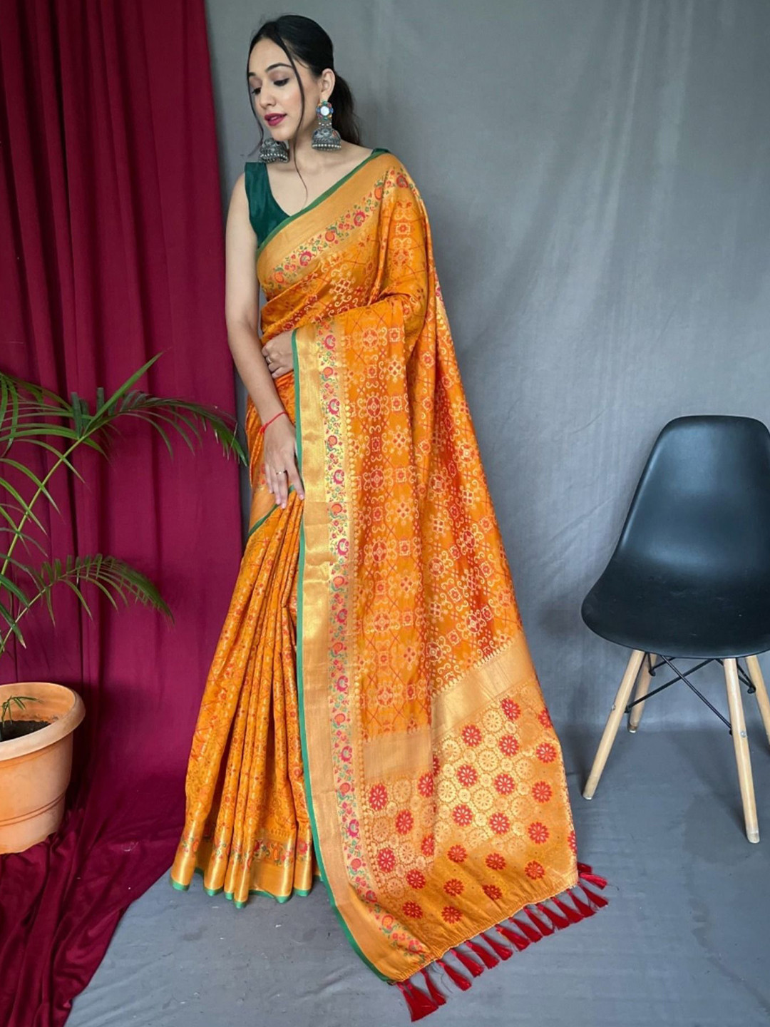 

DIVASTRI Woven Design Zari Patola Saree, Orange