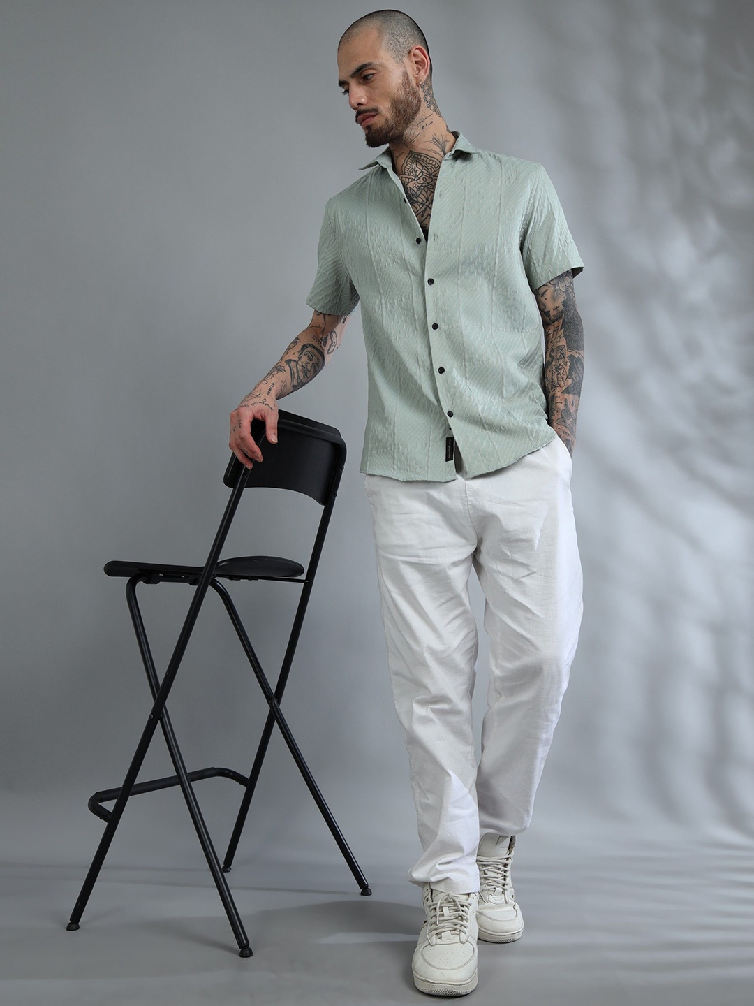 

HOUSE OF MAHNOTS Men Comfort Slim Fit Spread Collar Textured Casual Shirt, Green