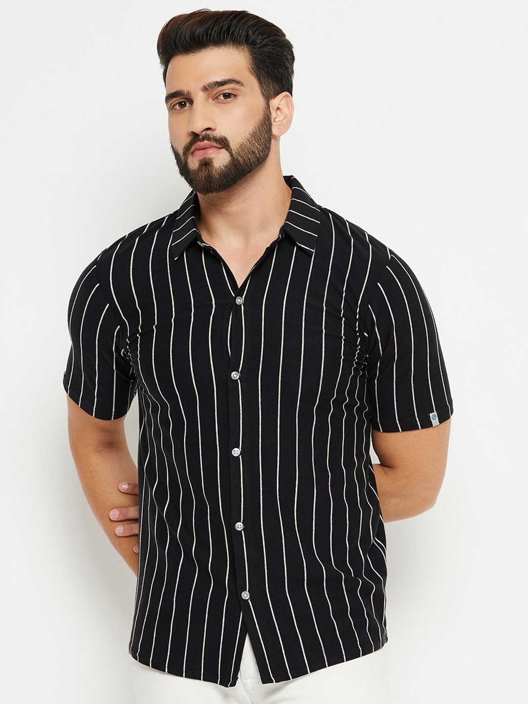 

RENUOVO Men Spread Collar Vertical Striped Cotton Casual Shirt, Black