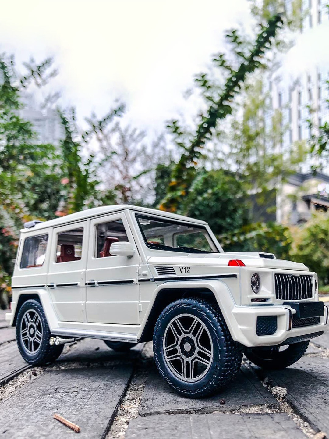 

DEUSON ECOM 1:24 G Wagon Toy Car Diecast Metal Car For Kids, White