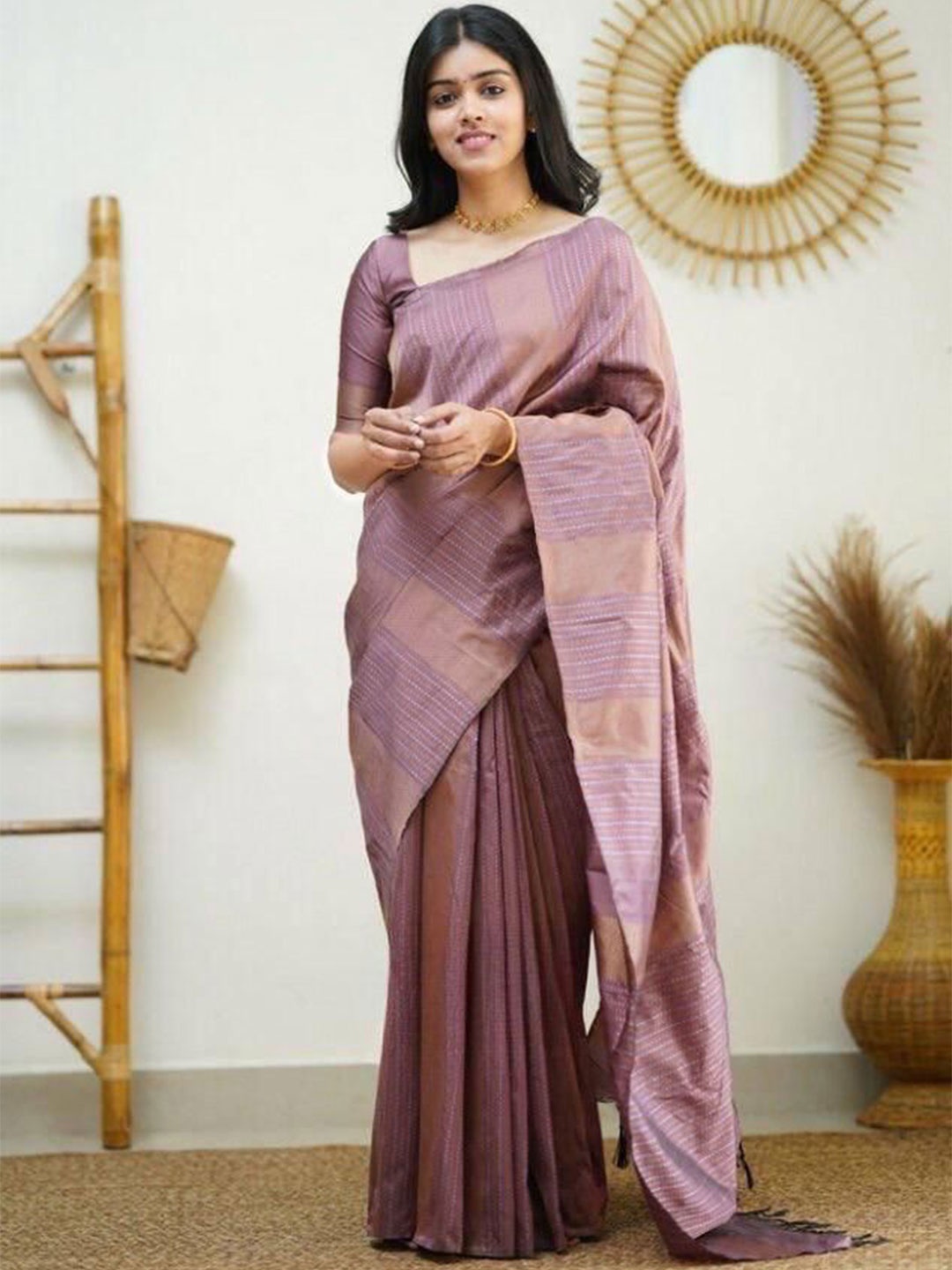 

APNISHA Woven Design Zari Pure Silk Banarasi Saree, Purple