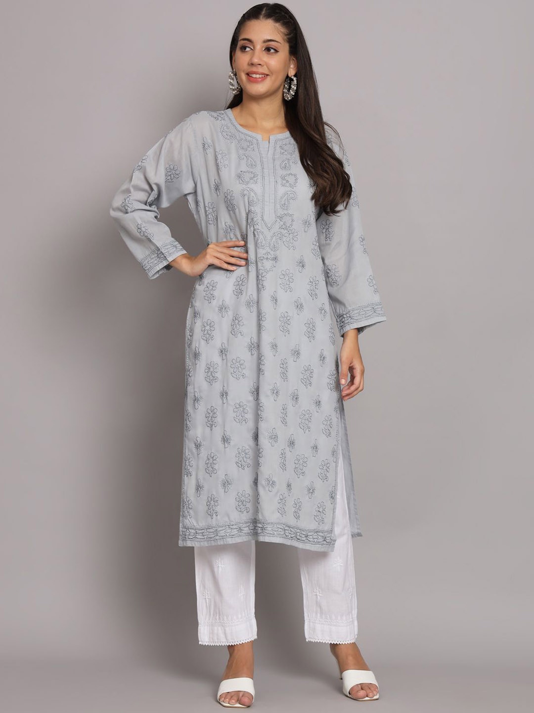 

PARAMOUNT CHIKAN Notch-Neck Floral Lucknowi Chikankari Cotton Straight Kurta, Grey