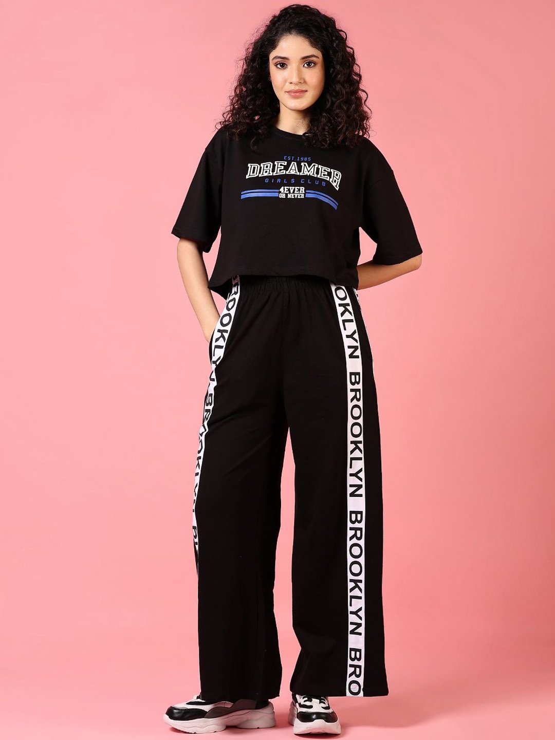 

V-Mart Typography Printed Pure Cotton T-Shirt & Joggers, Black