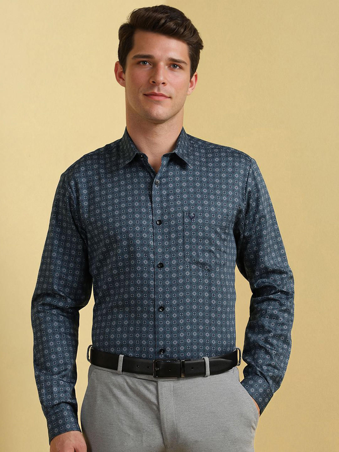 

Allen Solly Men Slim Fit Spread Collar Floral Printed Cotton Formal Shirt, Blue