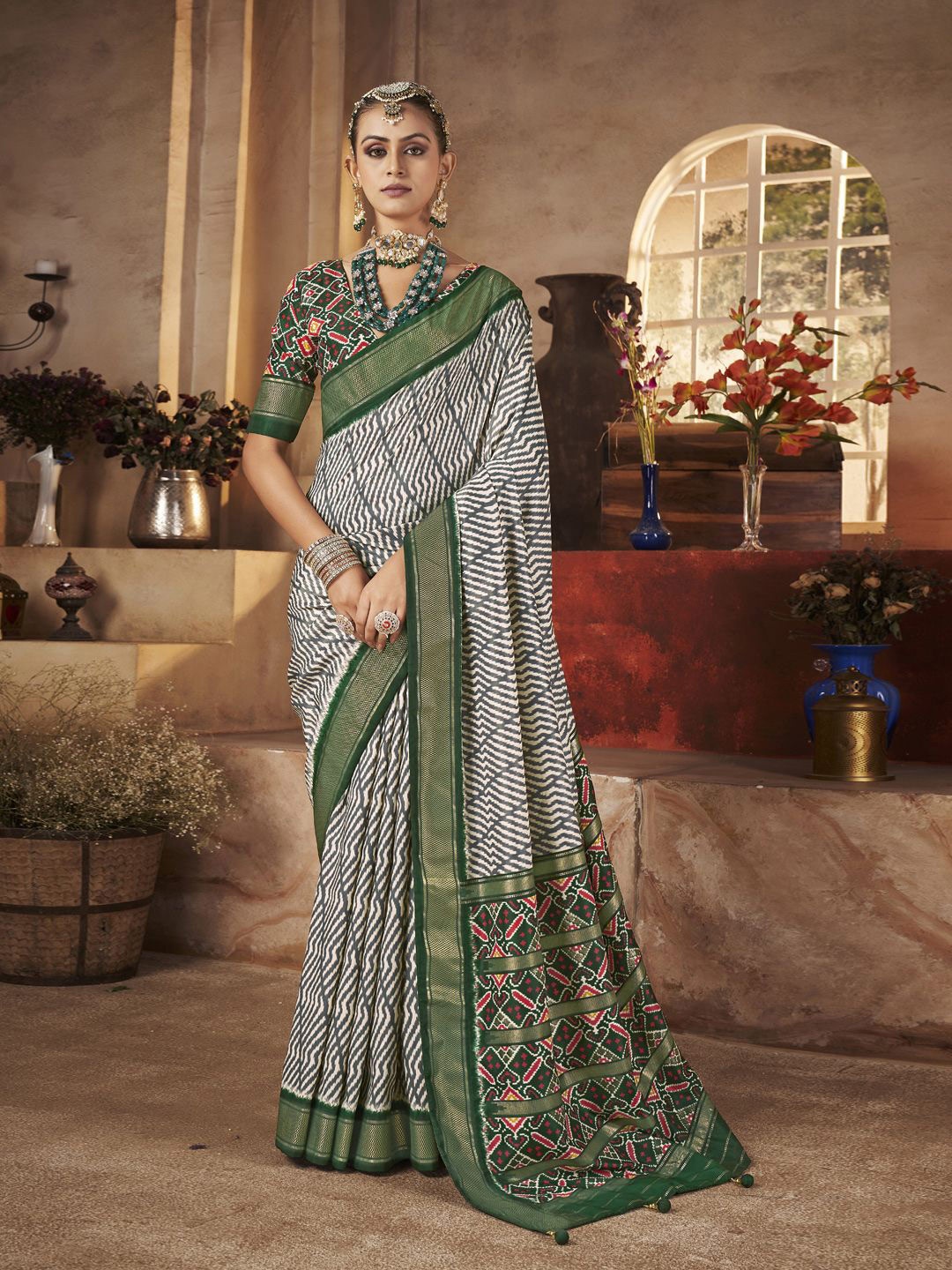 

Meena Bazaar Printed Zari Saree, Grey